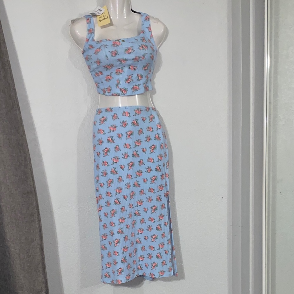 Juniors' Live To Be Spoiled Cropped Tank Top and  Skirt Set size S